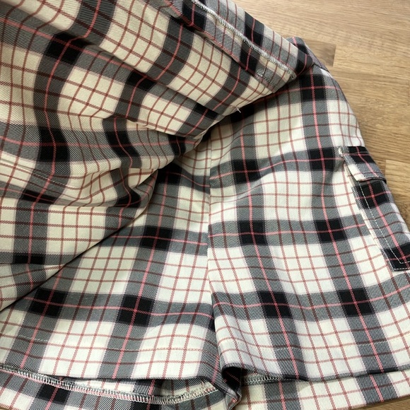 Forever 21 shorts women’s juniors plaid Pleated with Skirt in front Size:S - Picture 3 of 11